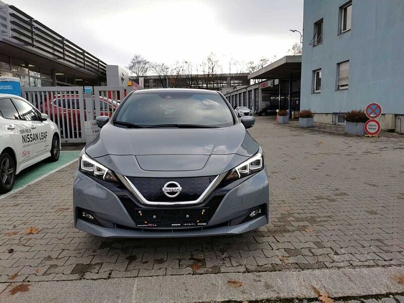 Nissan Leaf Tekna 40kwh 150PS Klima Navi Leder Einparkhilfe