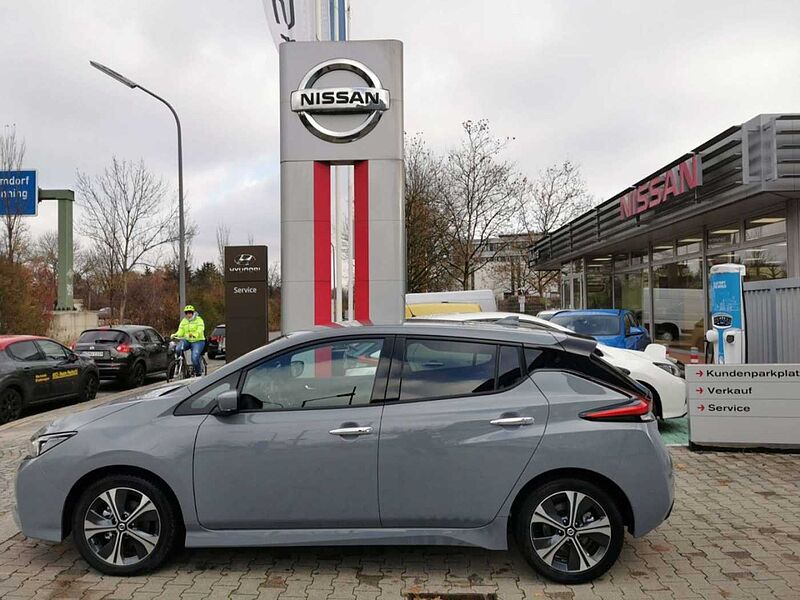 Nissan Leaf Tekna 40kwh 150PS Klima Navi Leder Einparkhilfe