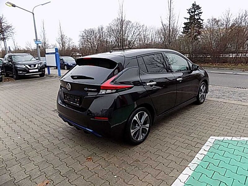 Nissan Leaf N-Connecta 40kWH 150PS LED Winterpaket Klima Navi